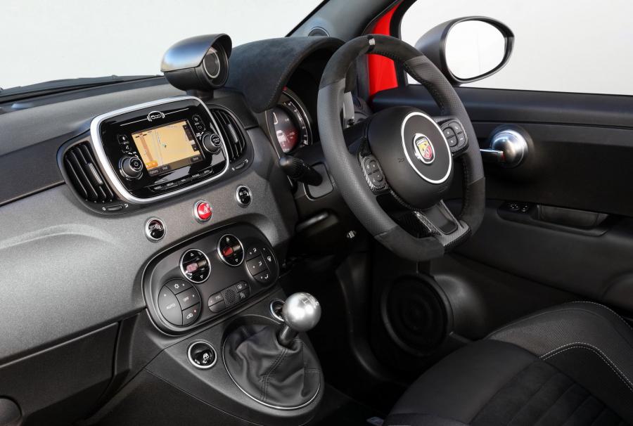 Интерьер Abarth 595 Competizione (312) 2017 года  (AU) (фото 35 из 40)